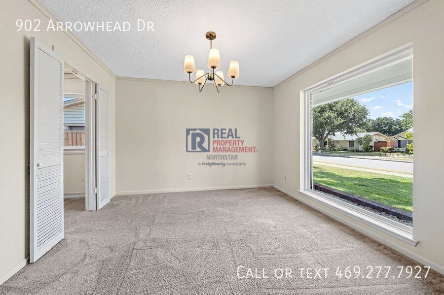 902 Arrowhead Dr - Photo 5 of 34