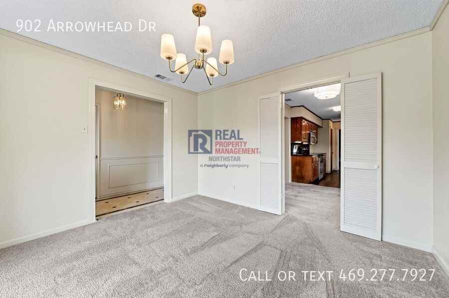 902 Arrowhead Dr - Photo 6 of 34