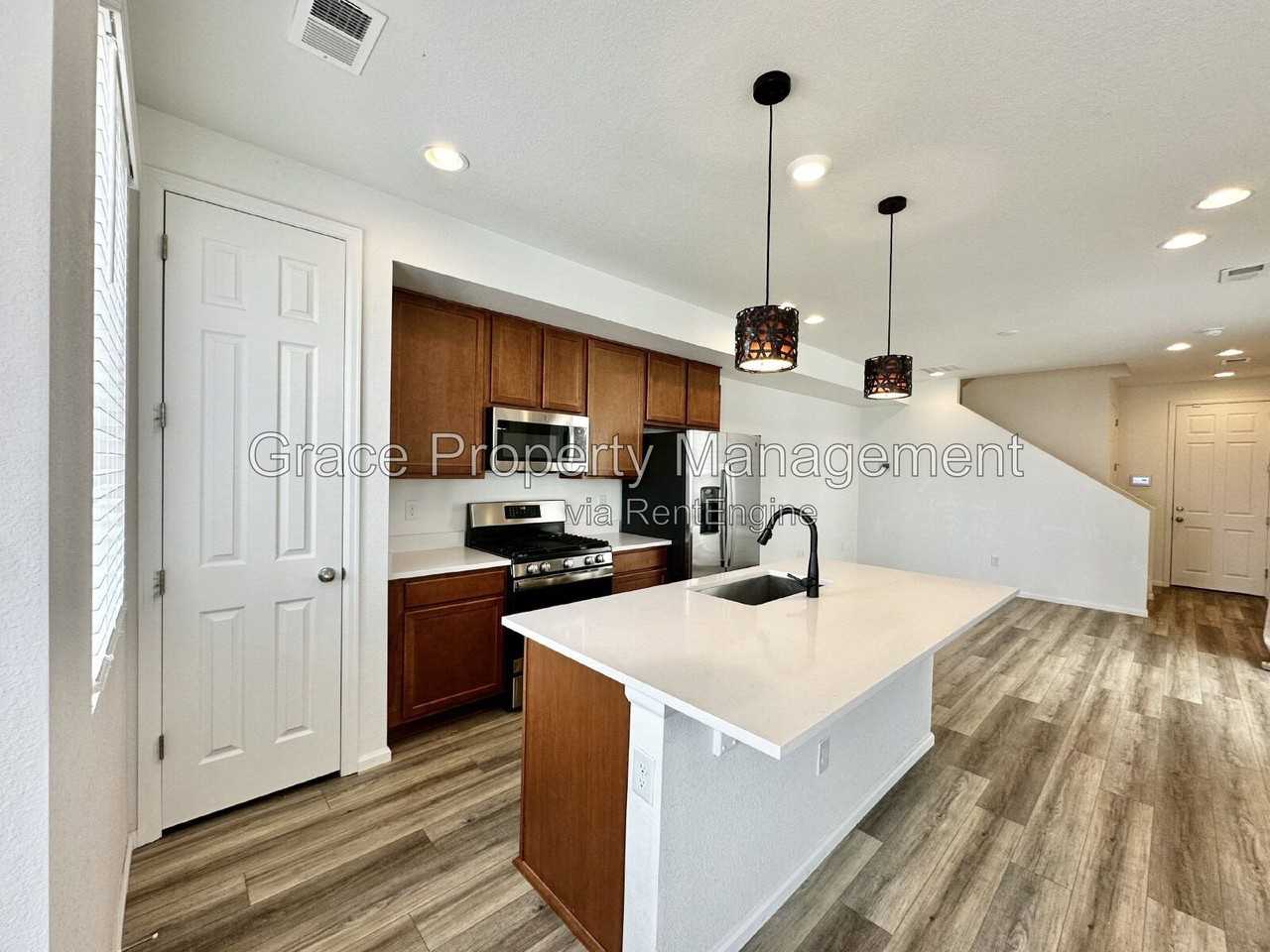 47 N Uriah St - Photo 3 of 28
