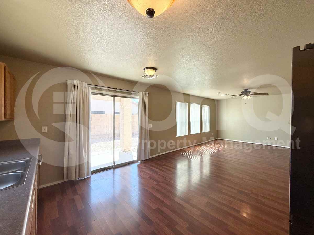1023 S San Vincente Ct - Photo 7 of 24