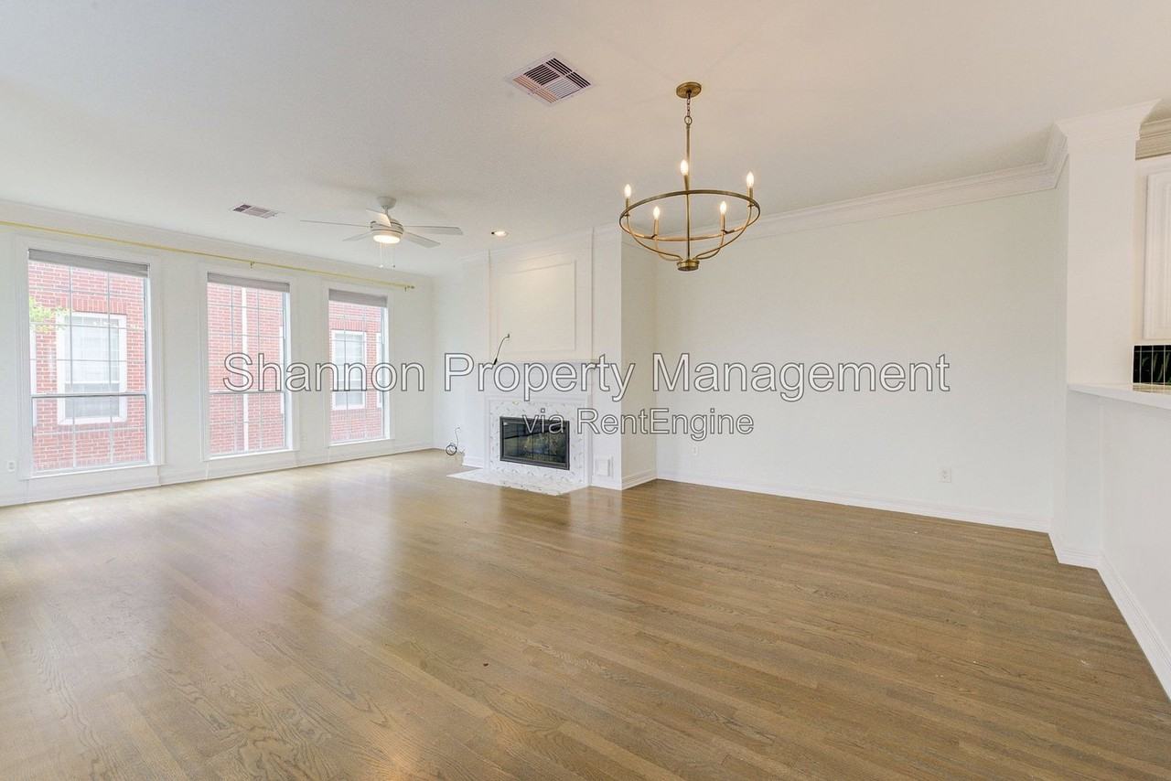 1413 Michigan St - Photo 6 of 29