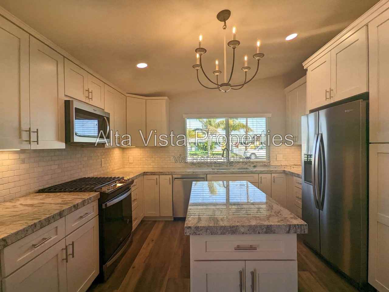 965 Beverly Ave - Photo 2 of 13
