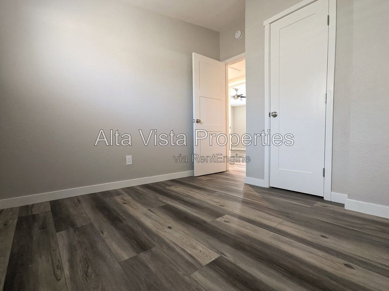 965 Beverly Ave - Photo 4 of 13
