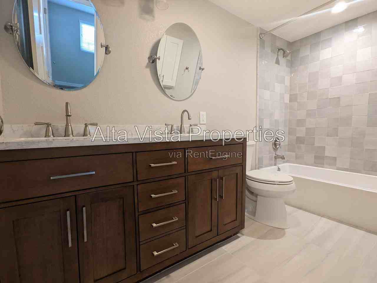 965 Beverly Ave - Photo 6 of 13