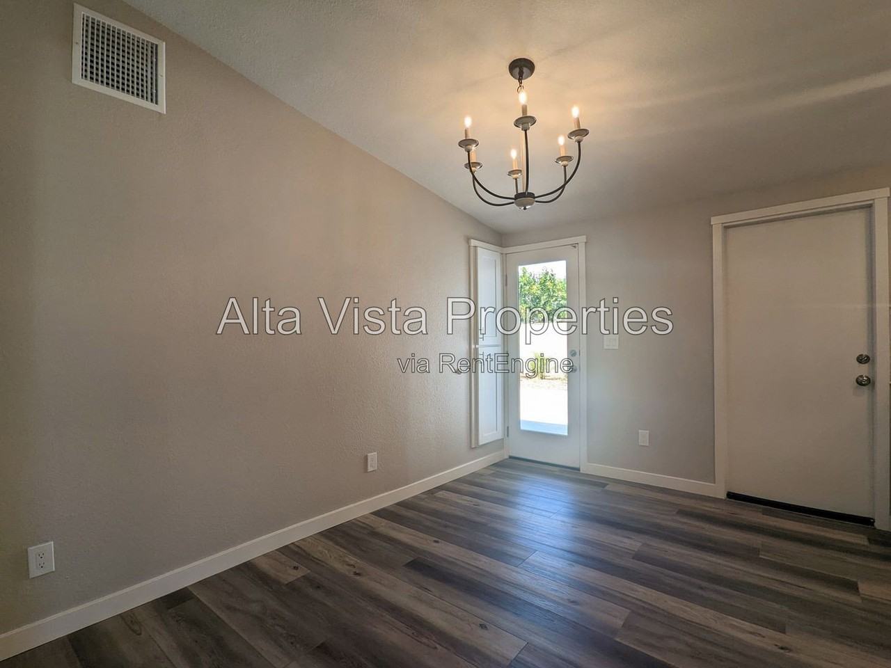 965 Beverly Ave - Photo 7 of 13