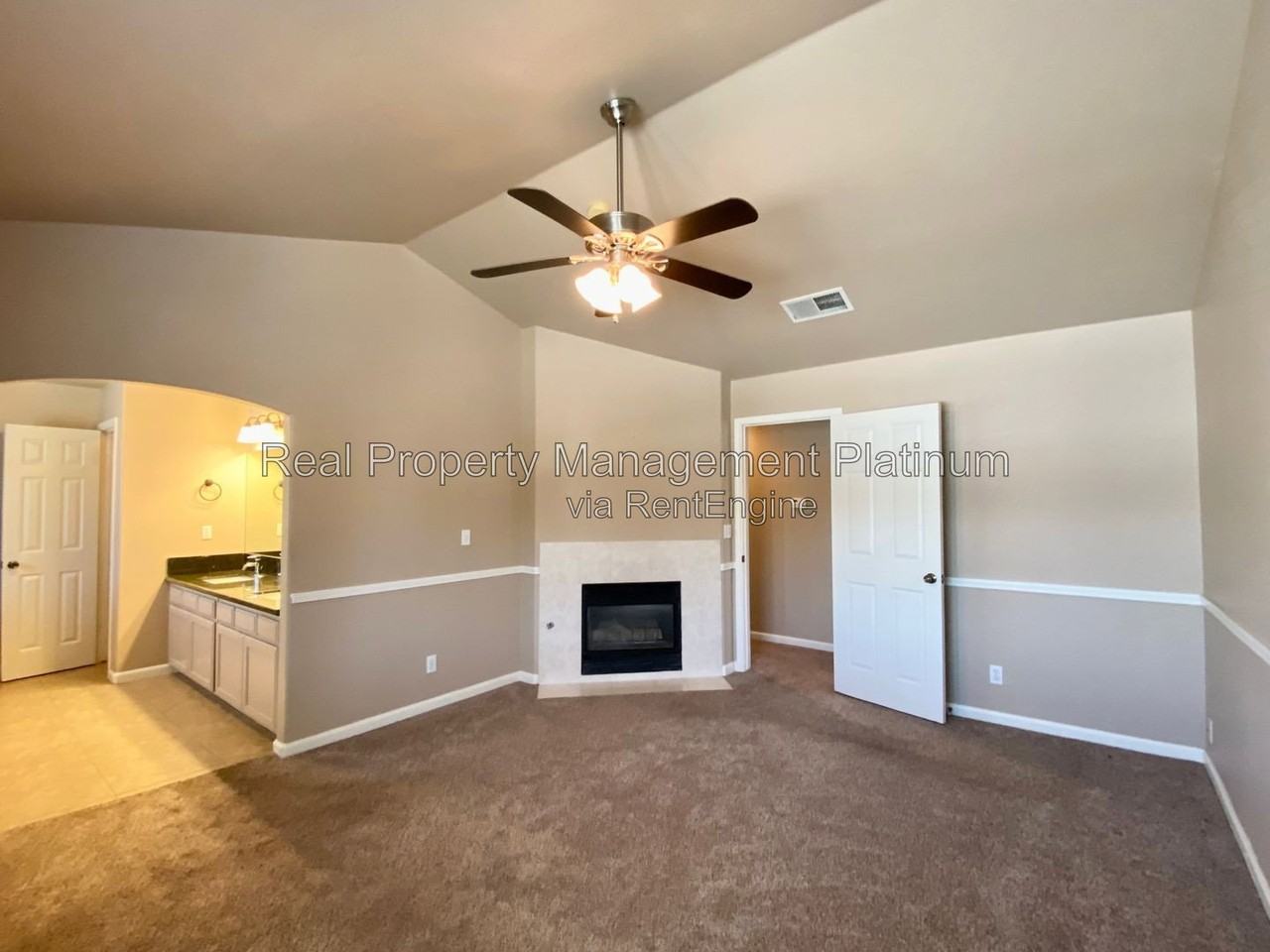 7115 N Cecelia Ave - Photo 4 of 50