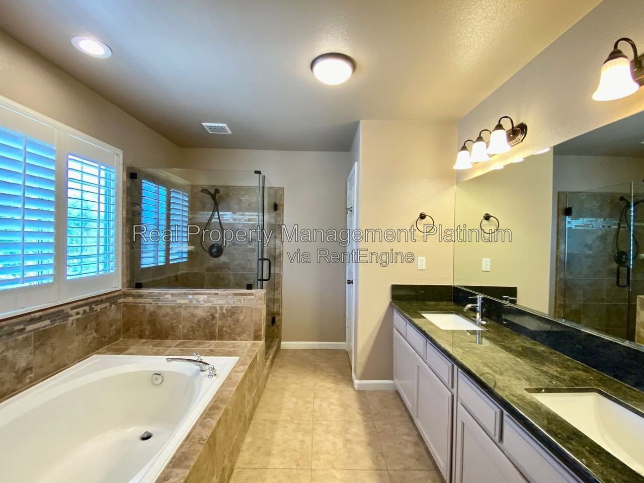 7115 N Cecelia Ave - Photo 5 of 50