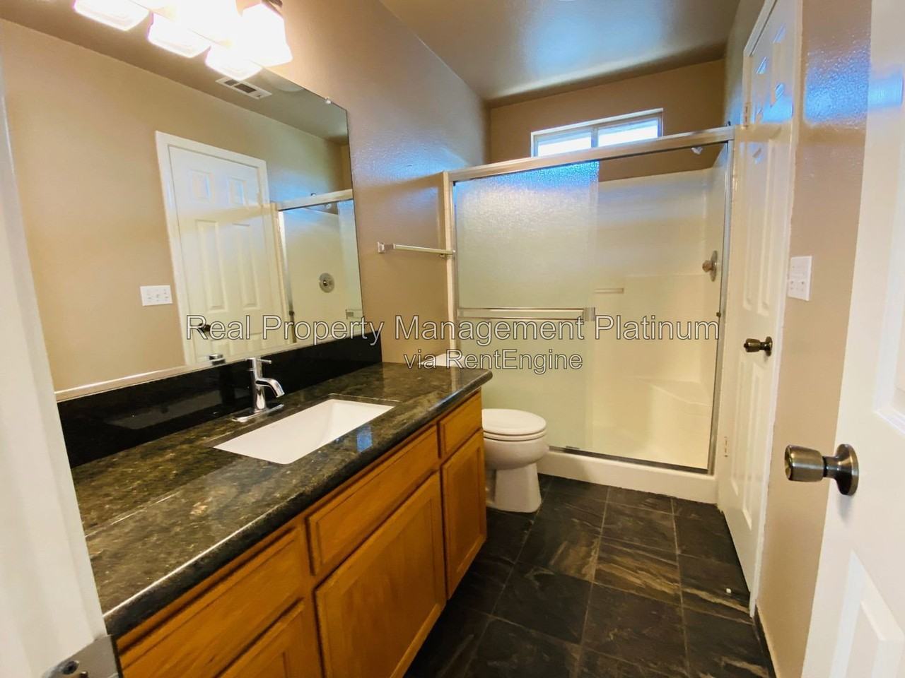 7115 N Cecelia Ave - Photo 7 of 50