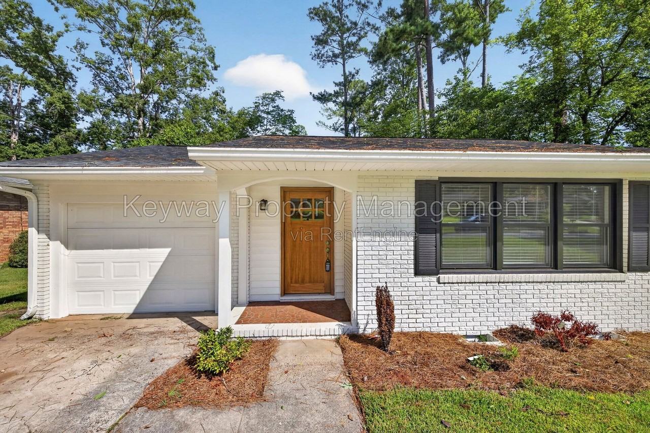 3007 Stratford Dr - Photo 4 of 50