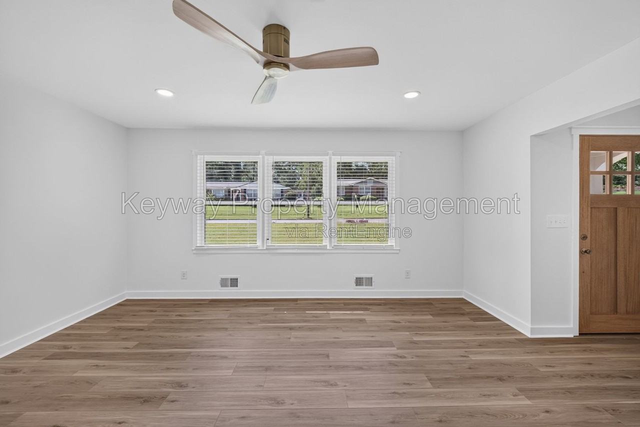 3007 Stratford Dr - Photo 6 of 50