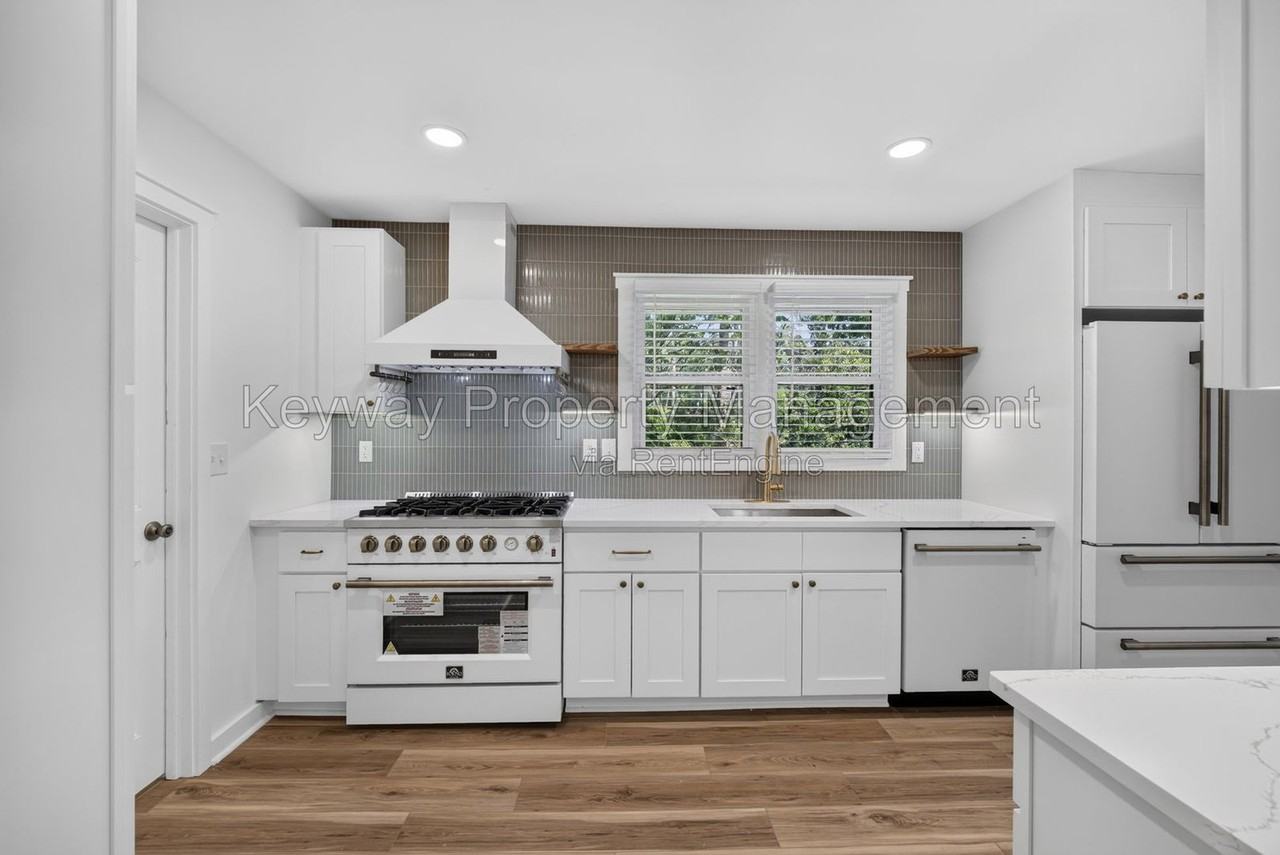 3007 Stratford Dr - Photo 7 of 50