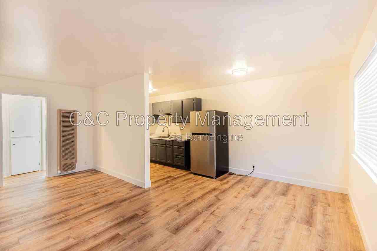 729 Forestdale Ave #9 - Photo 2 of 9