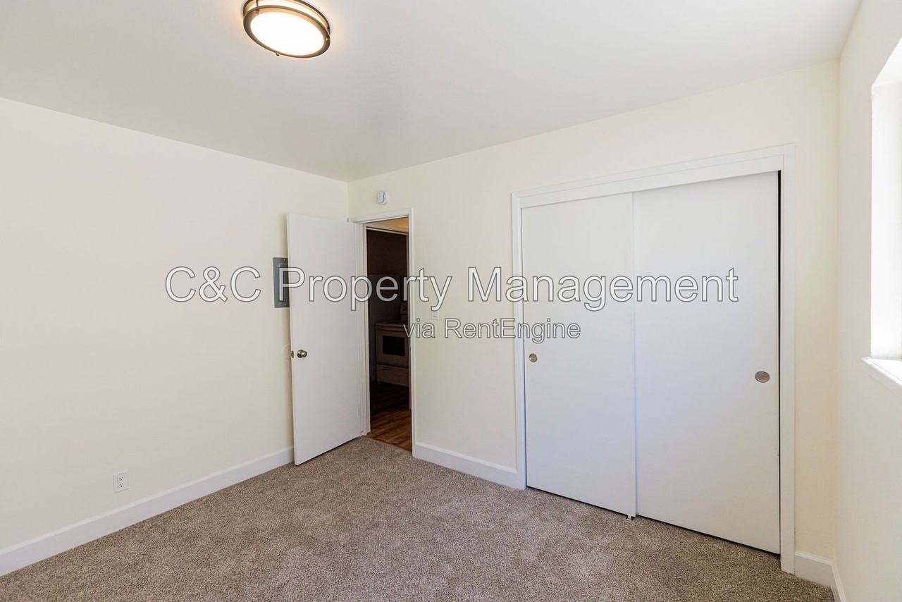 729 Forestdale Ave #9 - Photo 7 of 9