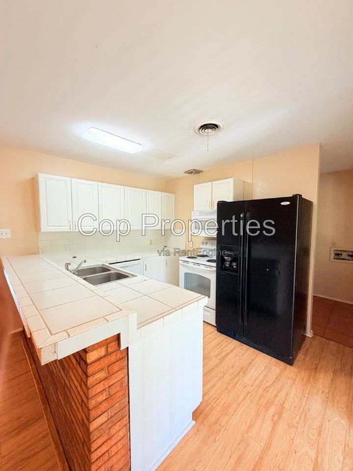4503 Eisenhauer Rd - Photo 6 of 17