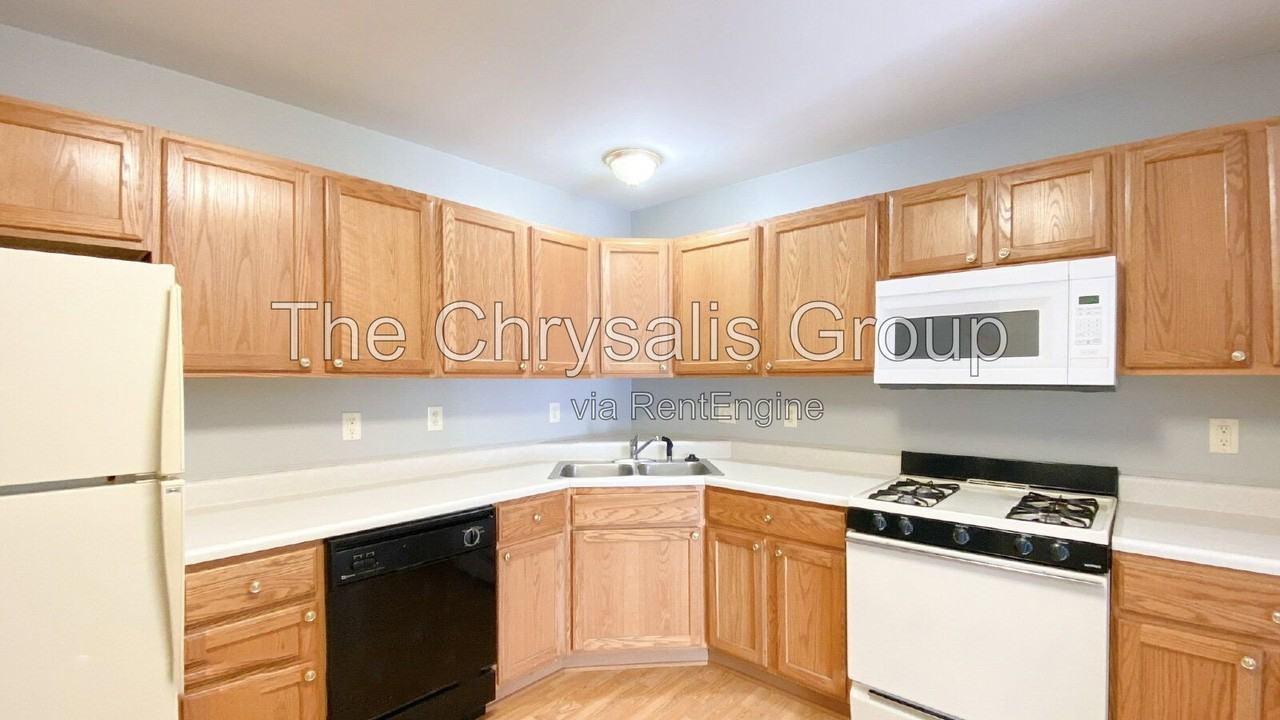 1429 Adams St - Photo 2 of 7