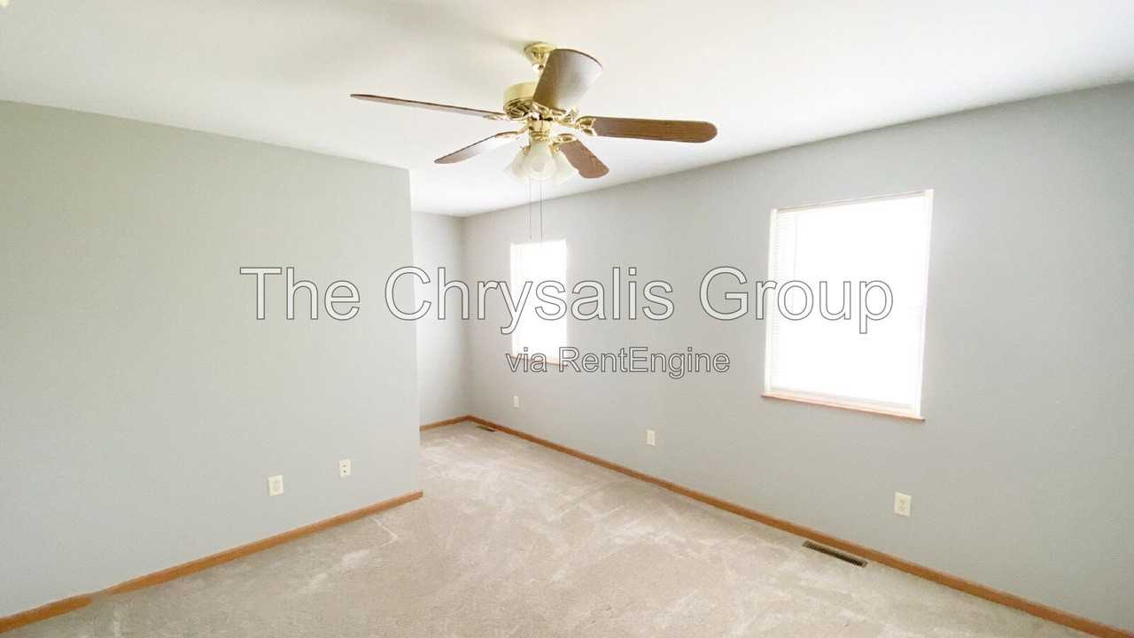 1429 Adams St - Photo 3 of 7