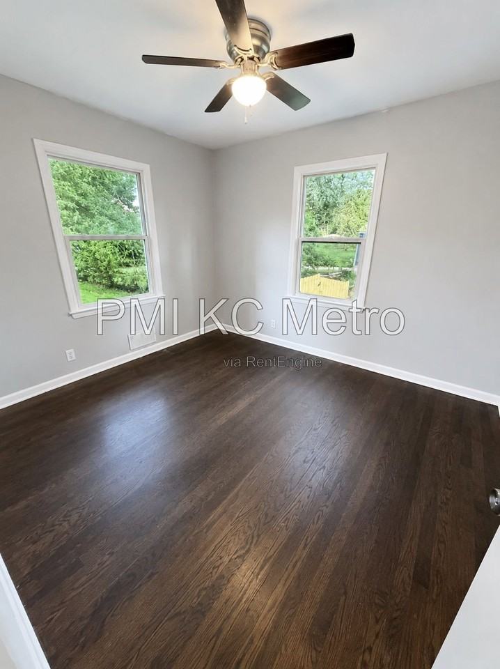 6005 Hedges Ave - Photo 4 of 16