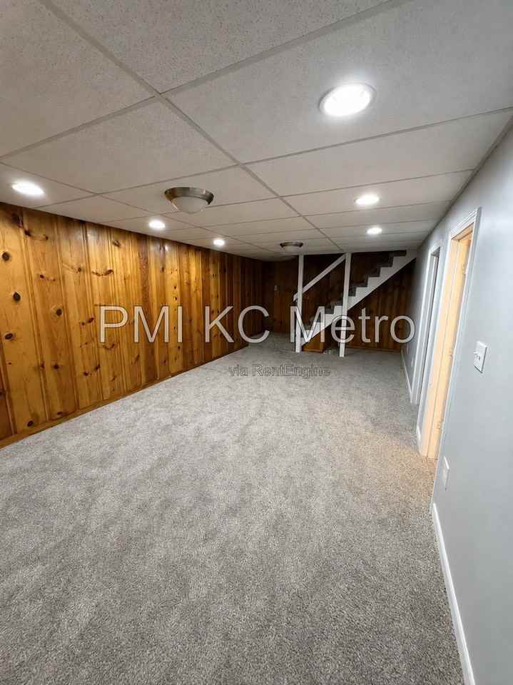6005 Hedges Ave - Photo 5 of 16