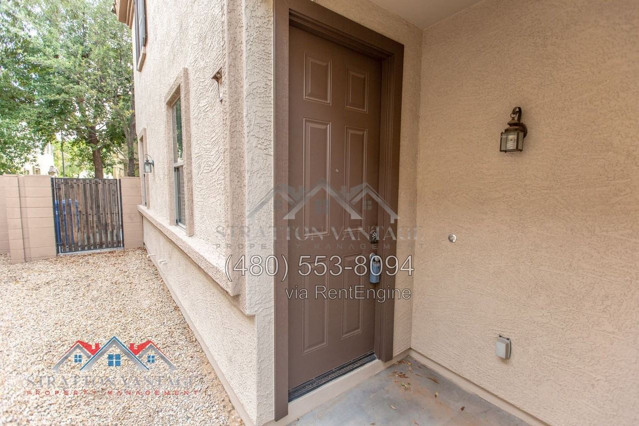1426 N 81st Dr - Photo 4 of 39