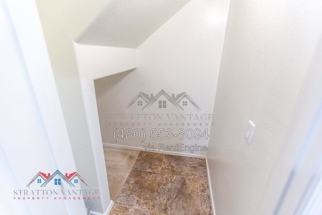 1426 N 81st Dr - Photo 7 of 39