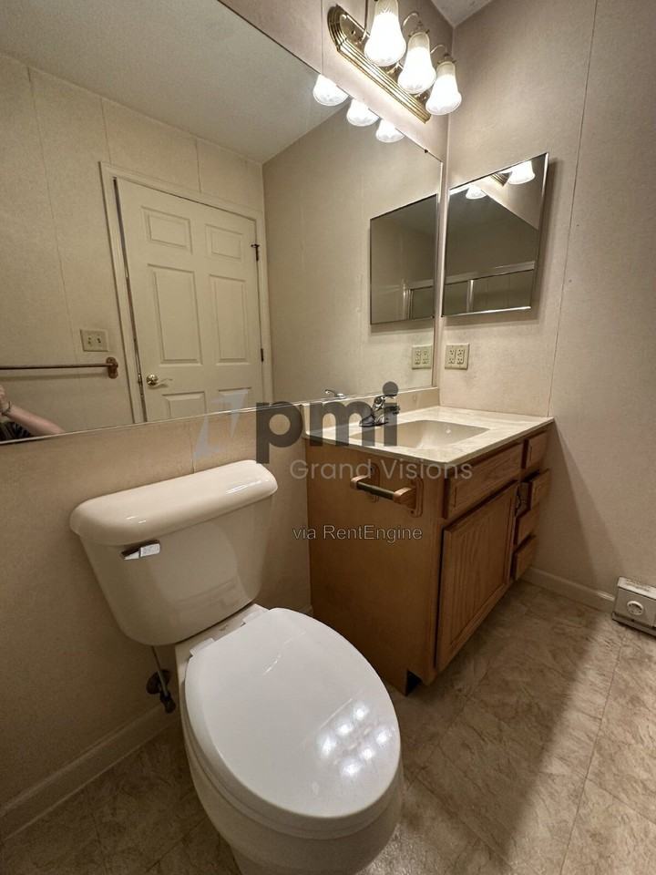 1308 Arthur Ave #6 - Photo 3 of 21