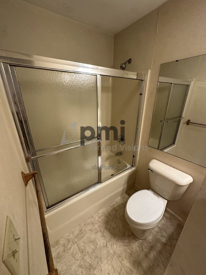 1308 Arthur Ave #6 - Photo 4 of 21