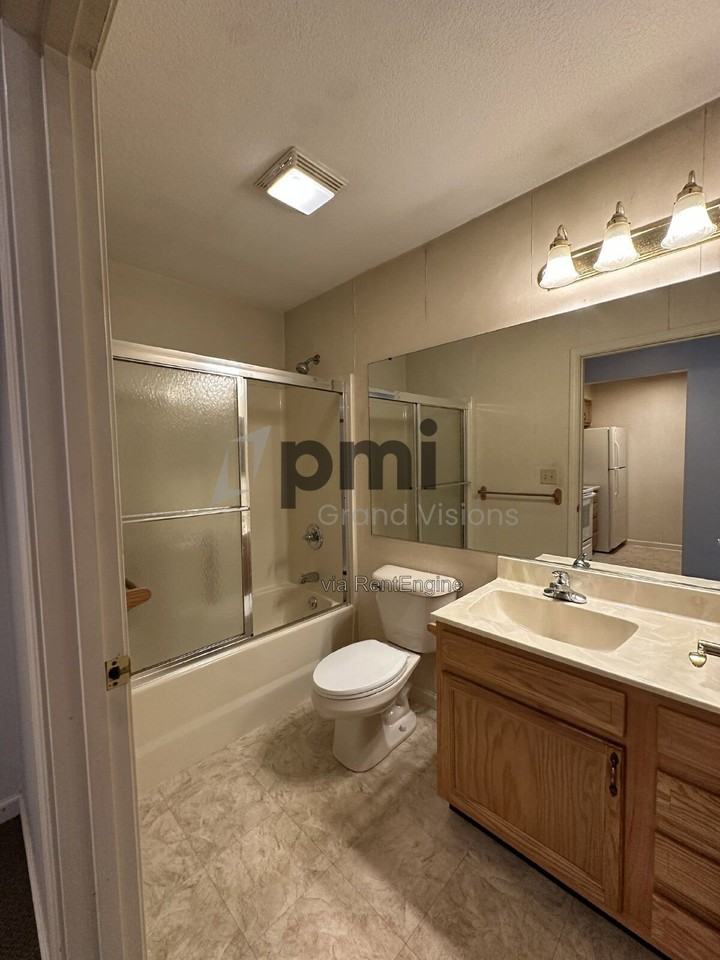 1308 Arthur Ave #6 - Photo 6 of 21