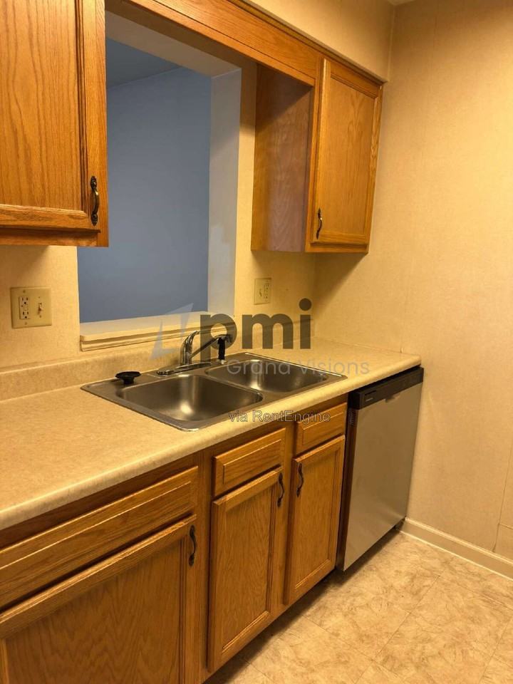 1308 Arthur Ave #6 - Photo 7 of 21