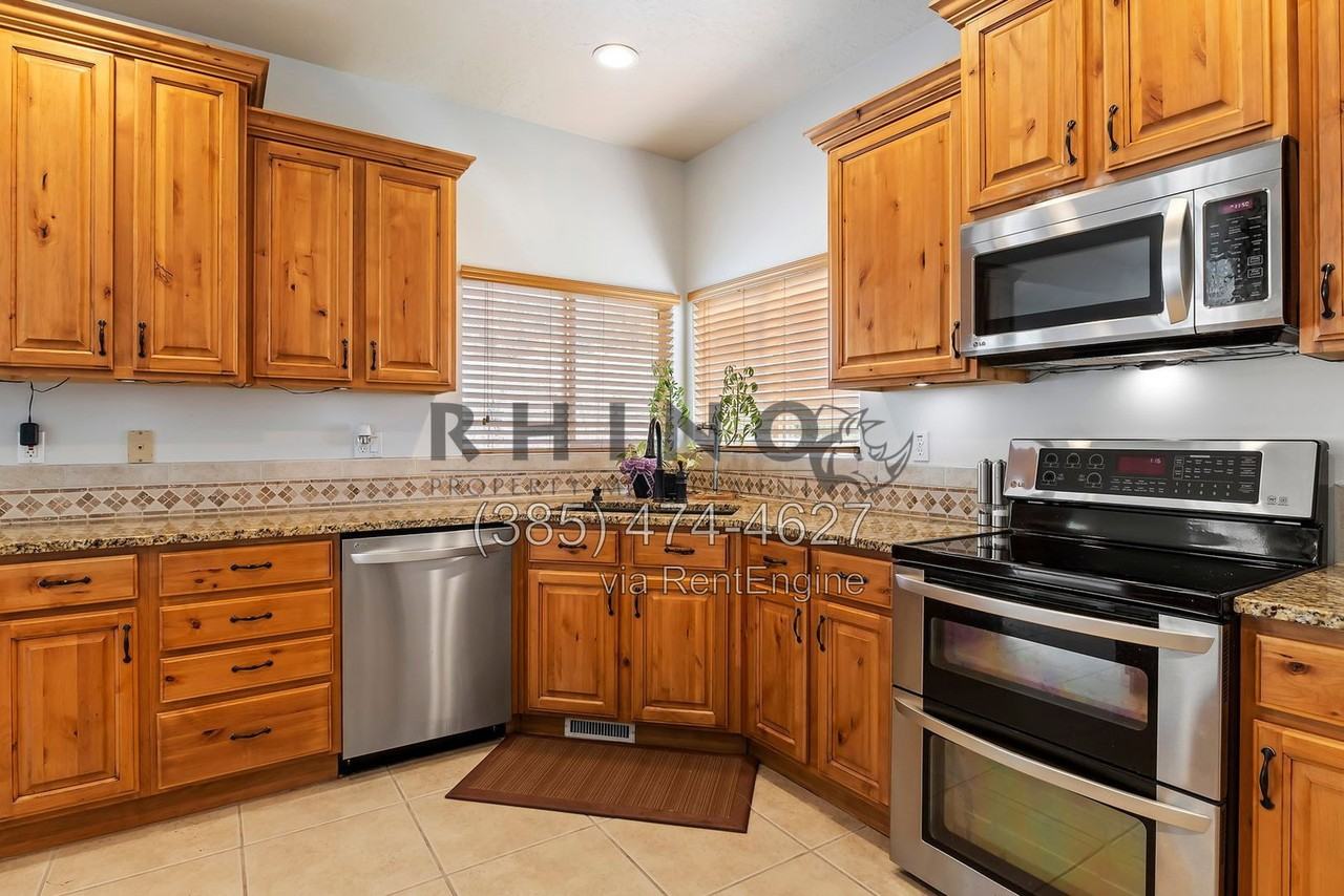 13697 S Tom Shoemaker Rd - Photo 2 of 39