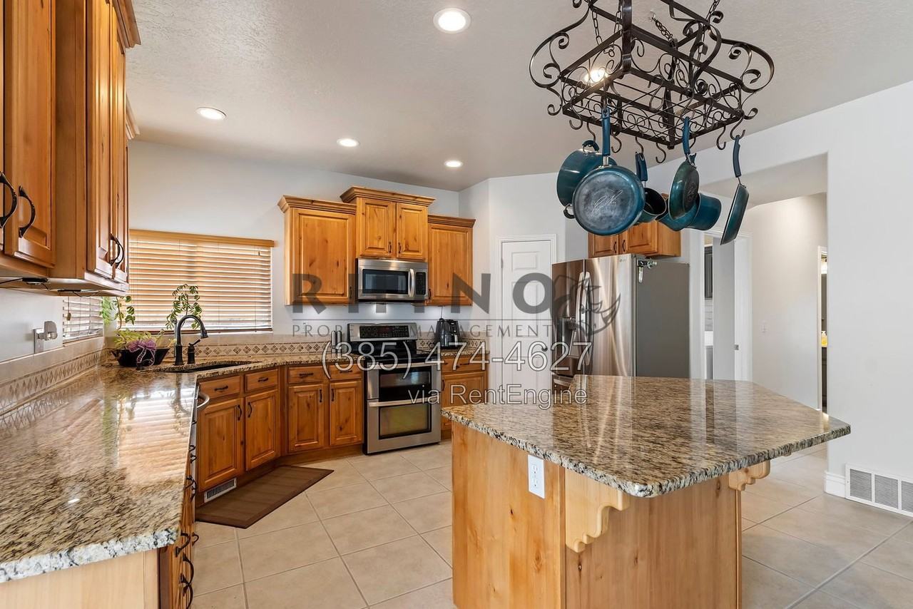 13697 S Tom Shoemaker Rd - Photo 3 of 39