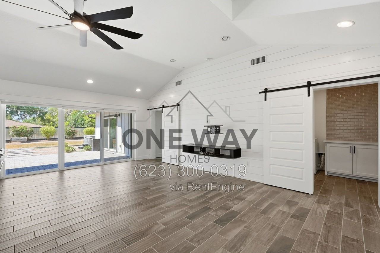 4027 E Lewis Ave - Photo 5 of 43
