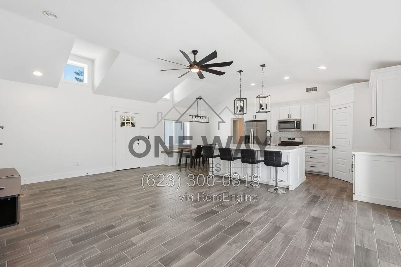 4027 E Lewis Ave - Photo 7 of 43
