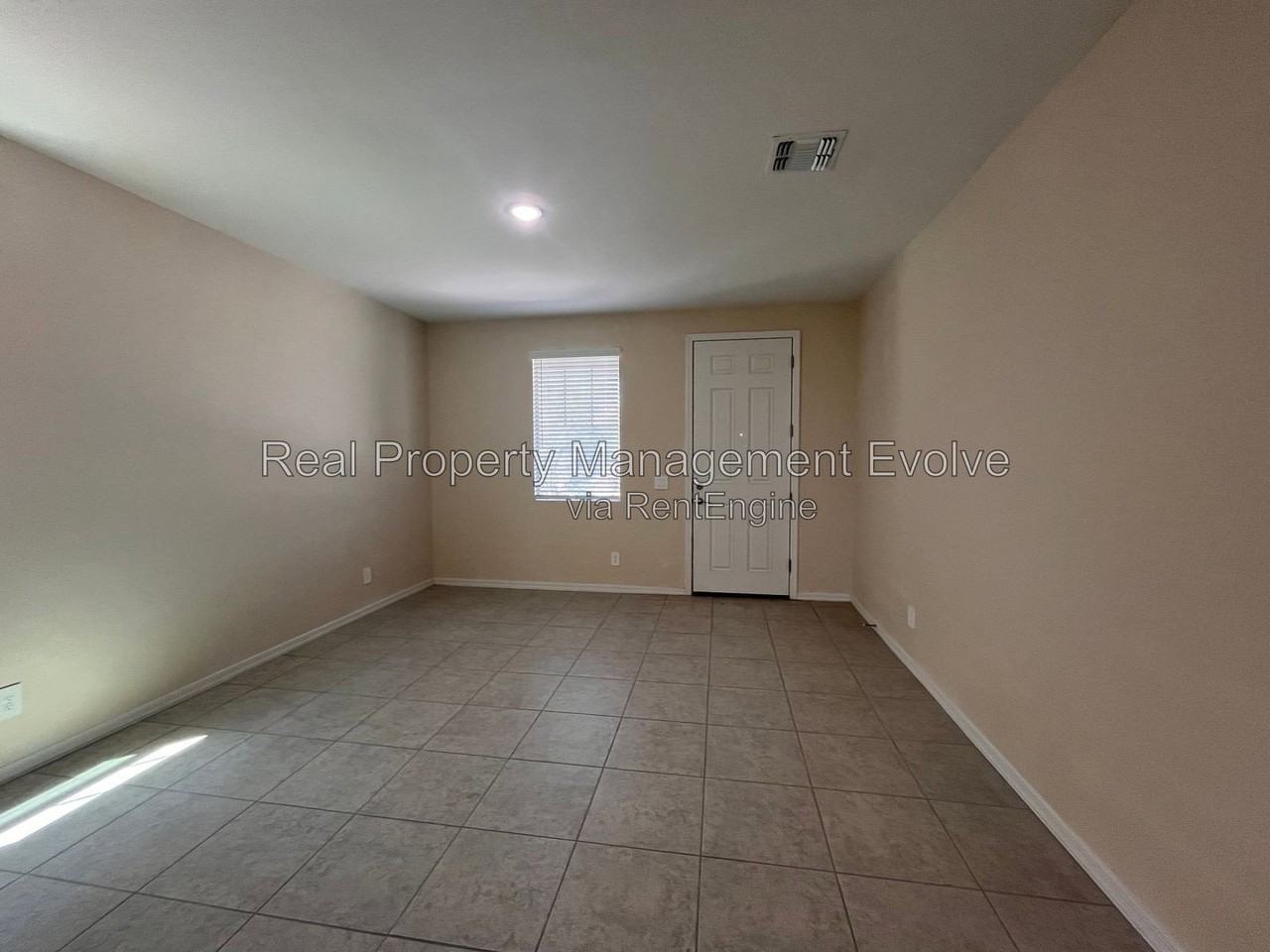 4617 S 108th Ave - Photo 5 of 47