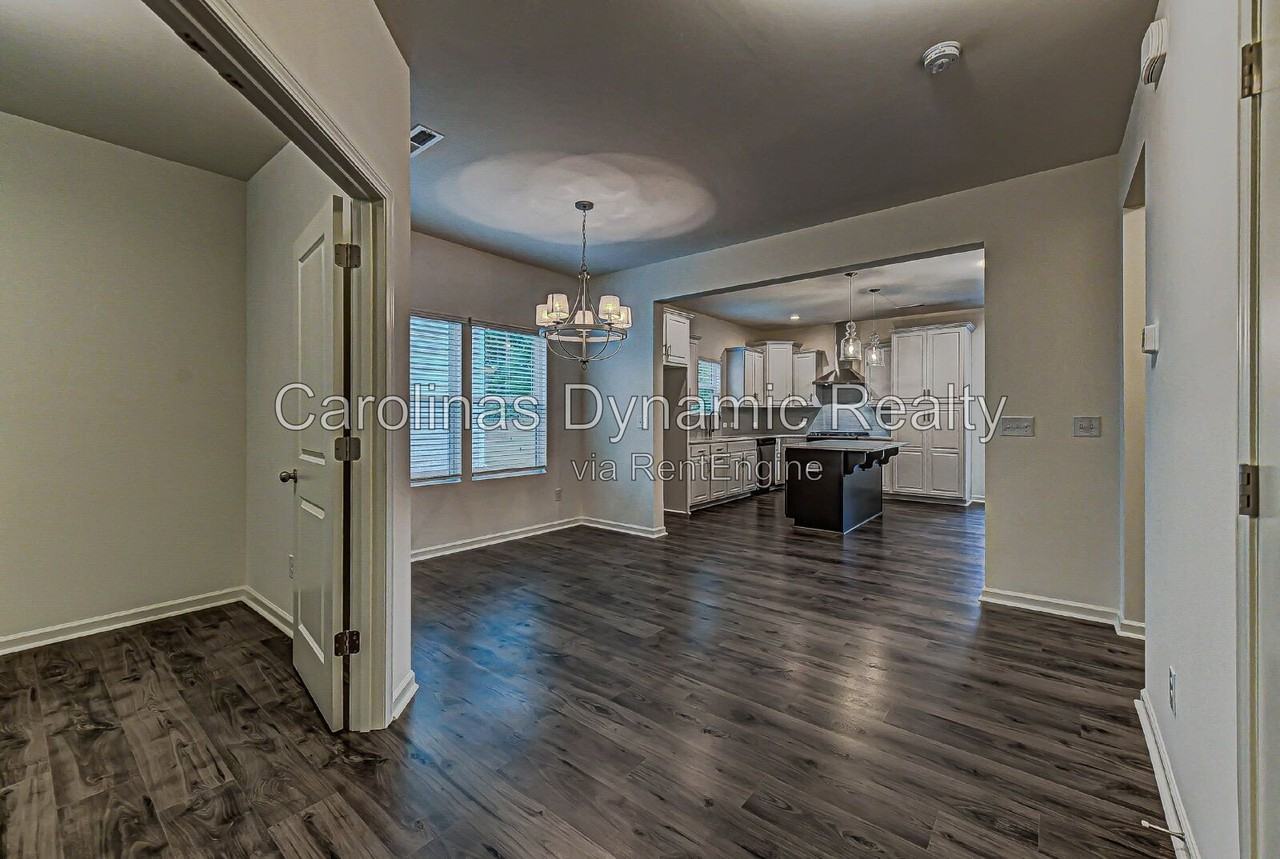 4014 Beacon Ave - Photo 2 of 34