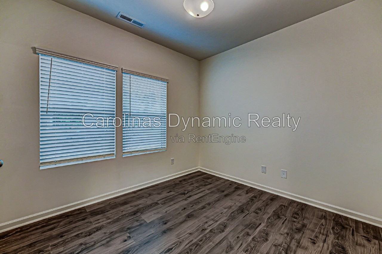 4014 Beacon Ave - Photo 4 of 34