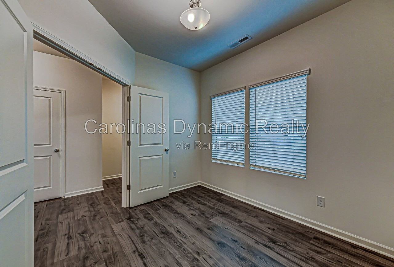 4014 Beacon Ave - Photo 5 of 34