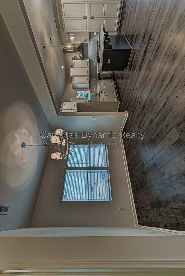 4014 Beacon Ave - Photo 6 of 34