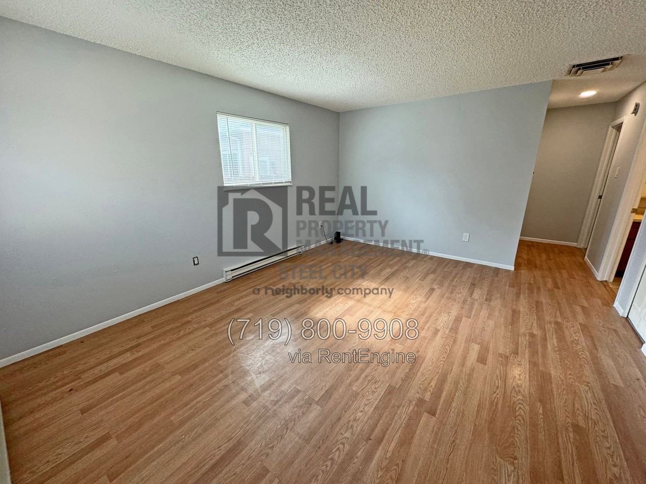 1608 W Summit Ave - Photo 2 of 12