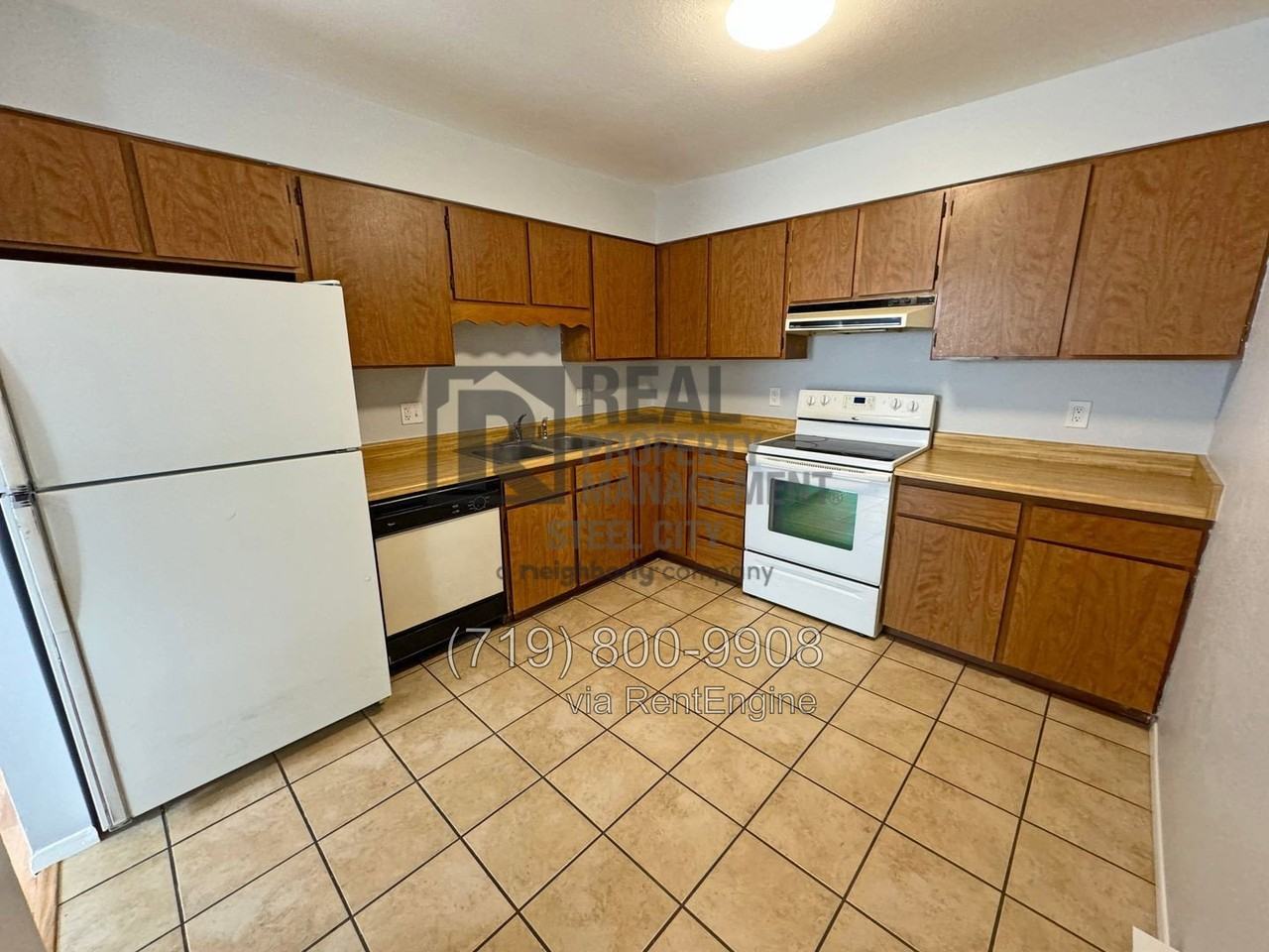 1608 W Summit Ave - Photo 4 of 12