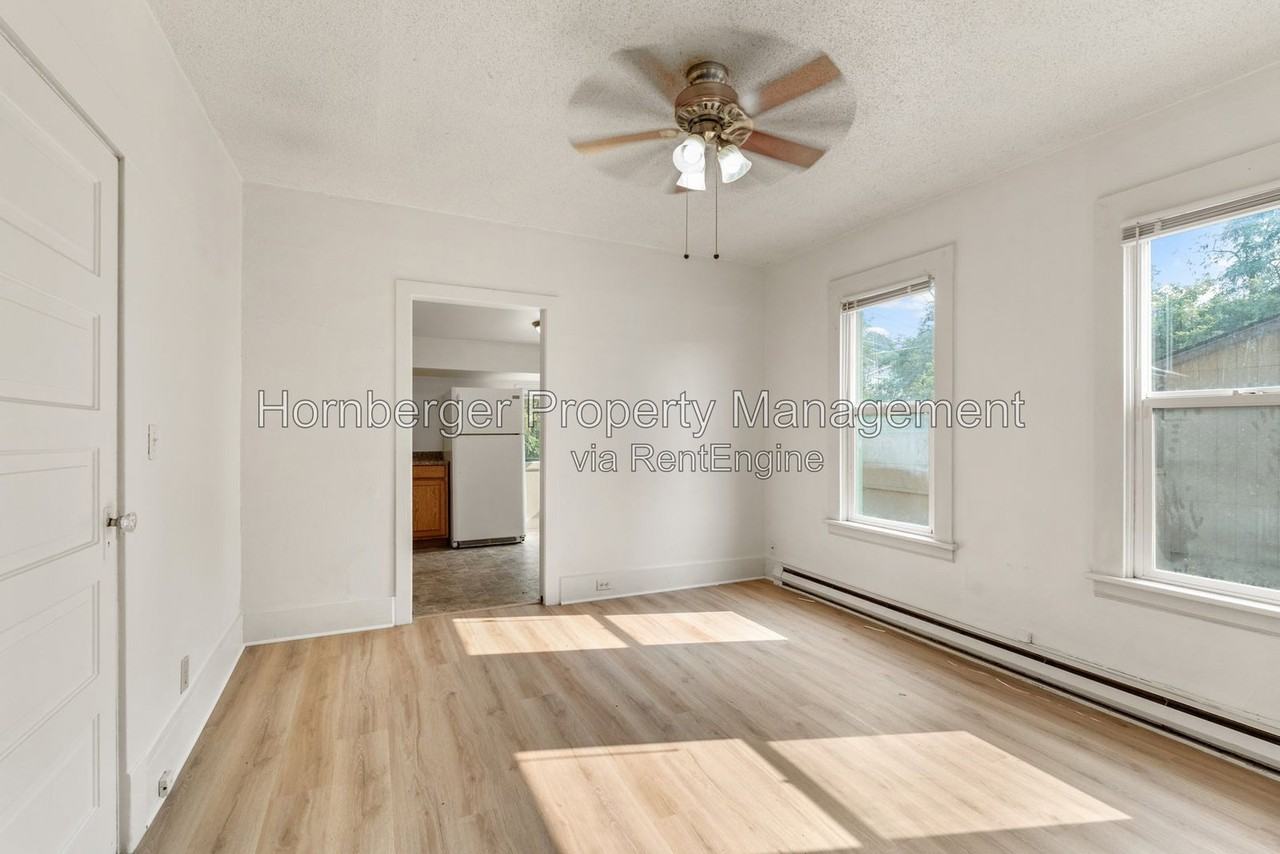 1504 W Alice Ave - Photo 3 of 30