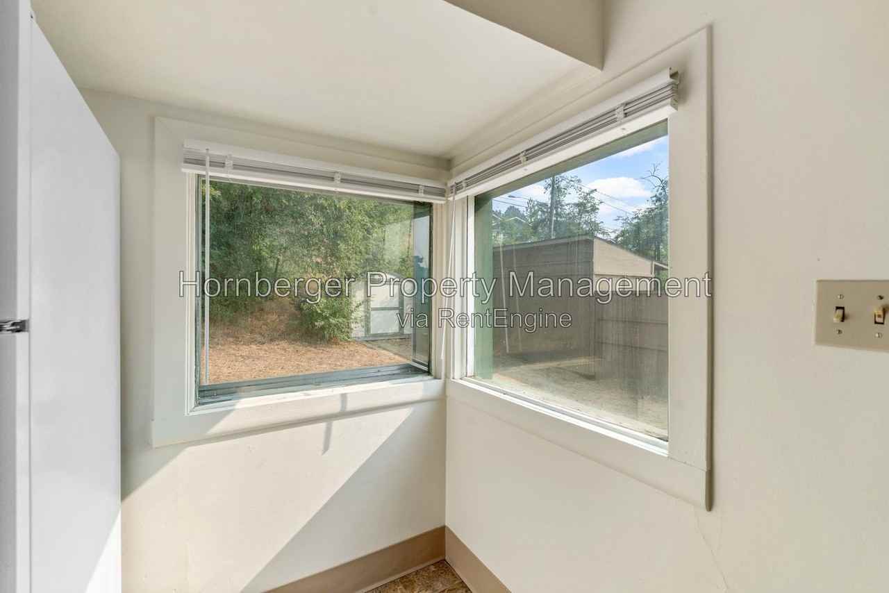 1504 W Alice Ave - Photo 7 of 30