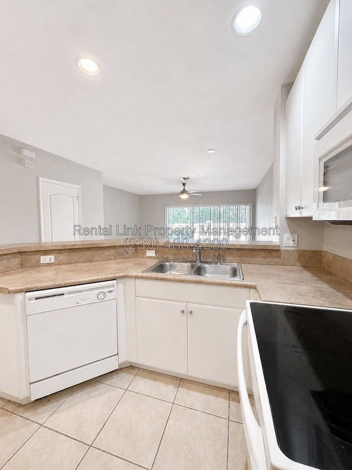 8711 Athena Ct - Photo 7 of 37