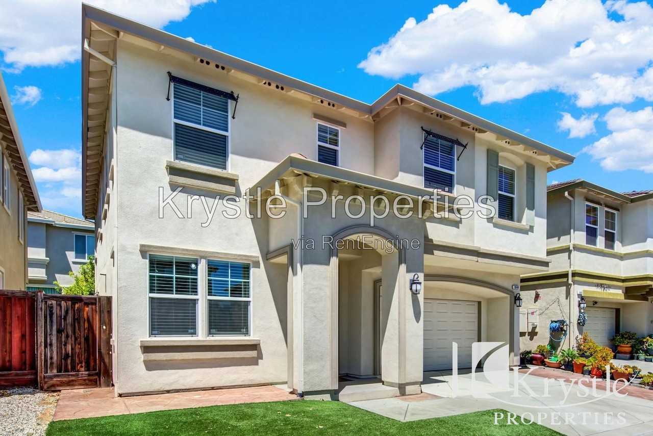 1649 Roma Dr - Photo 4 of 35