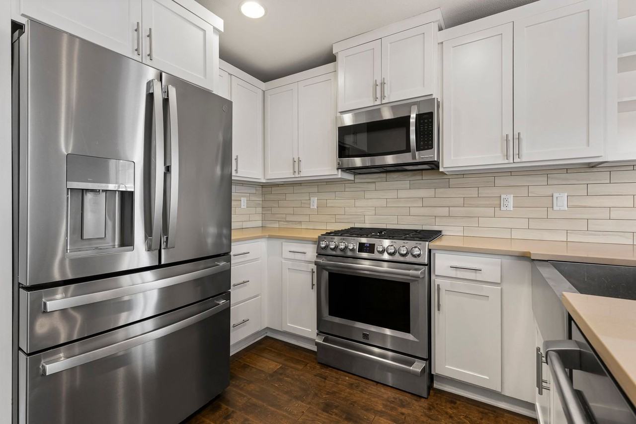 1766 Ne 79th Ave - Photo 2 of 22