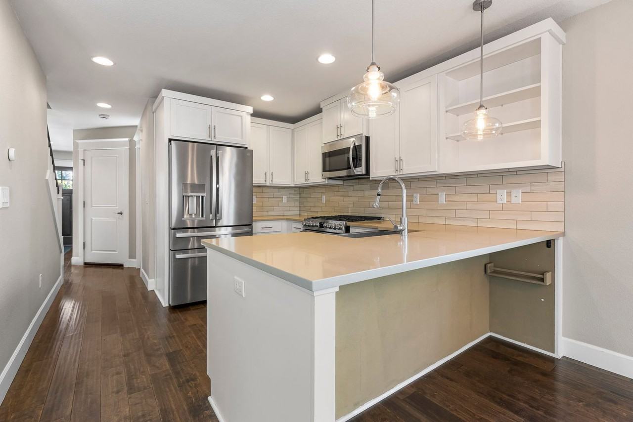 1766 Ne 79th Ave - Photo 3 of 22