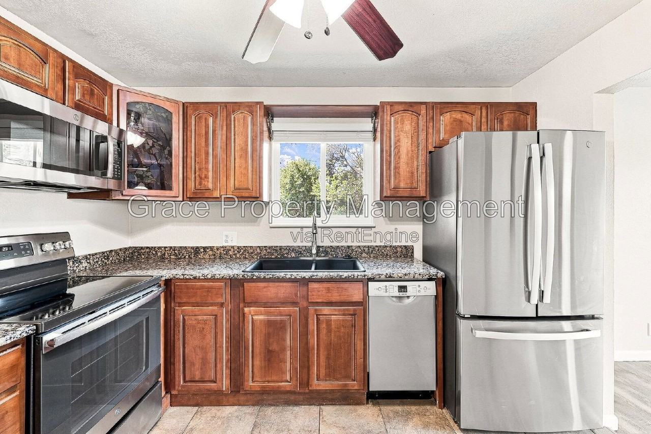 2129 E 114th Ave - Photo 4 of 24