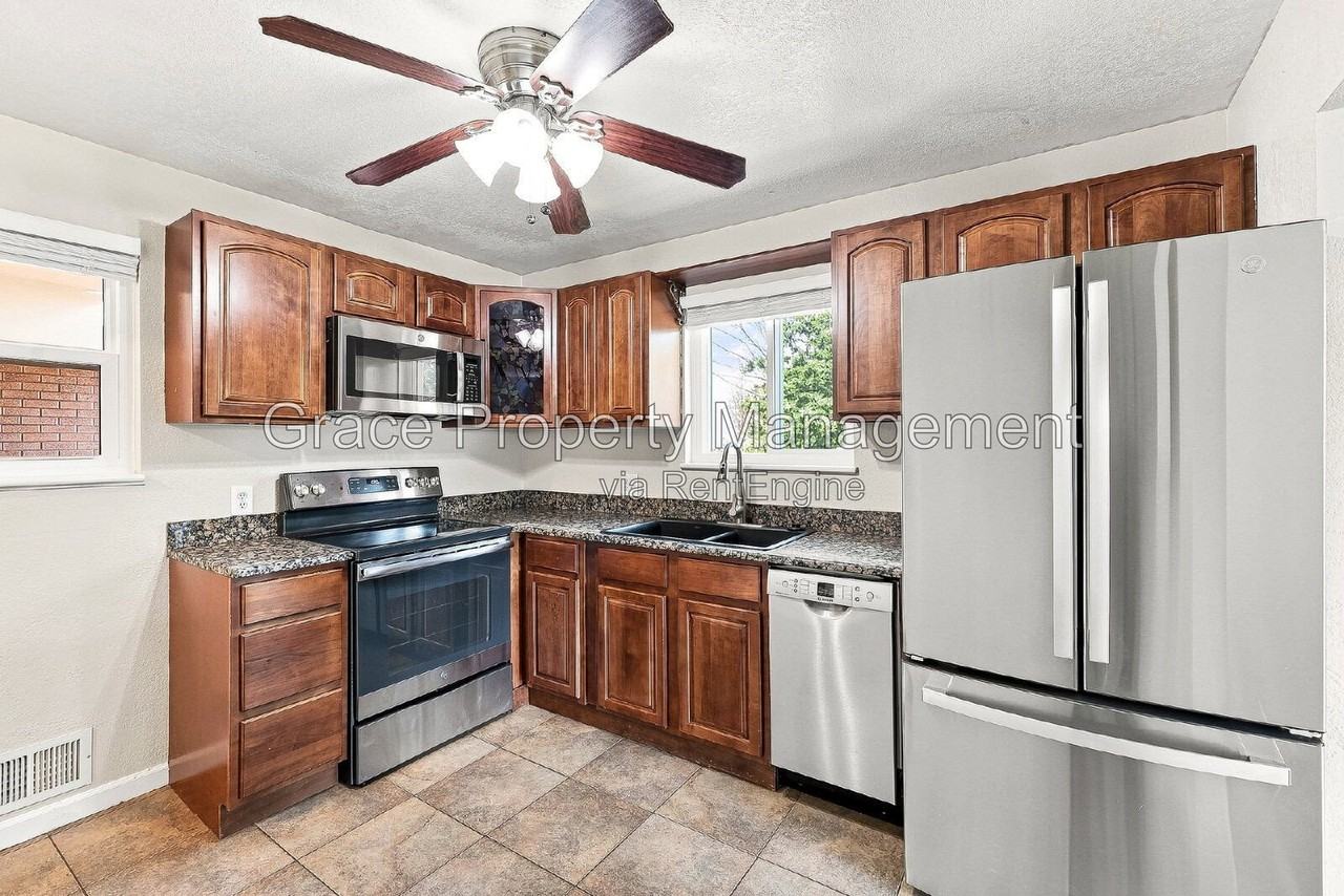 2129 E 114th Ave - Photo 5 of 24