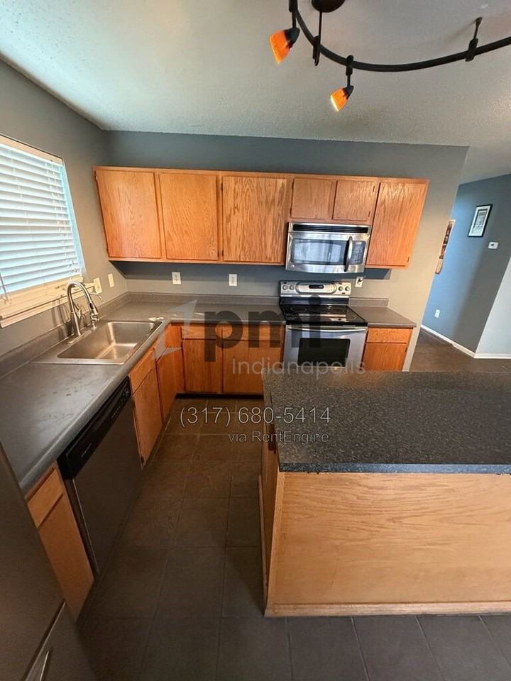 2733 Mingo Ct - Photo 3 of 39