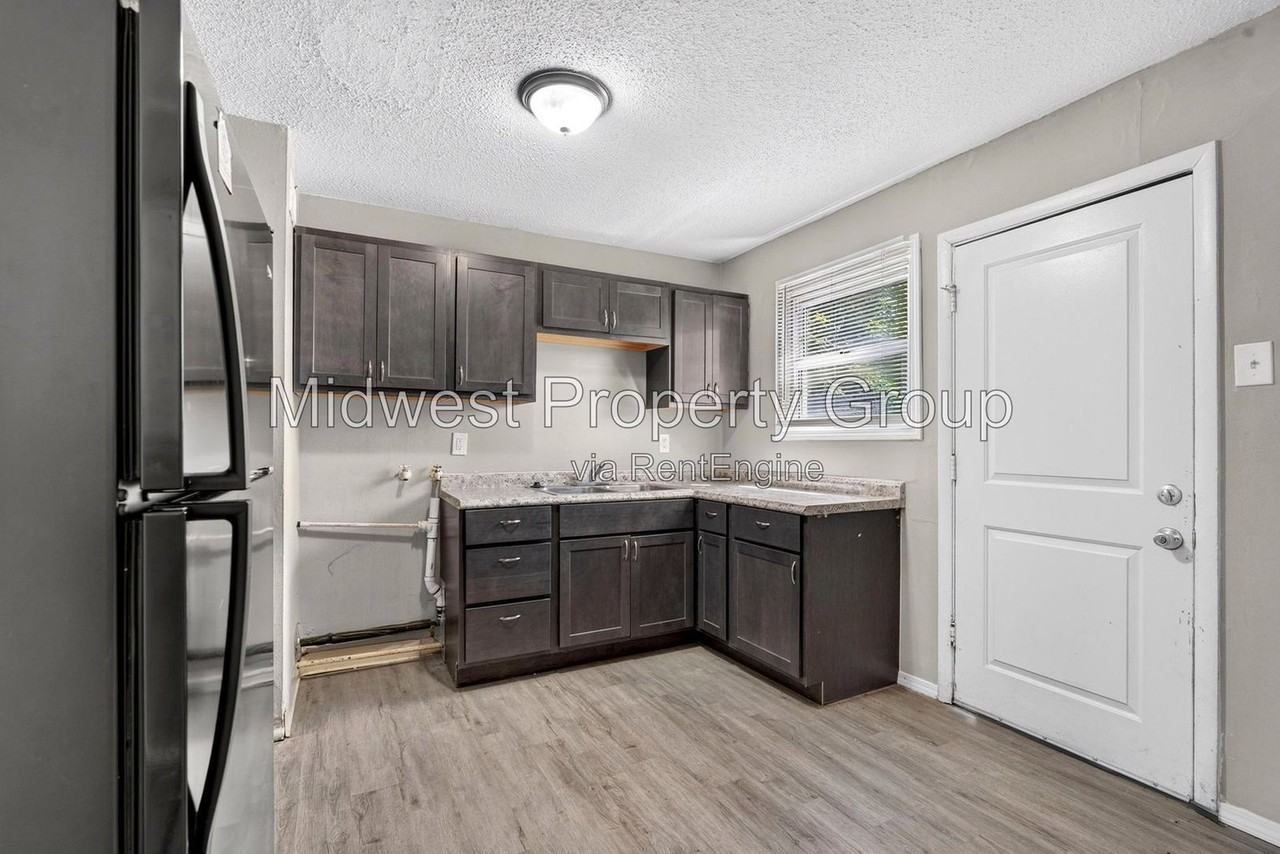 1446 Vero Dr - Photo 2 of 25
