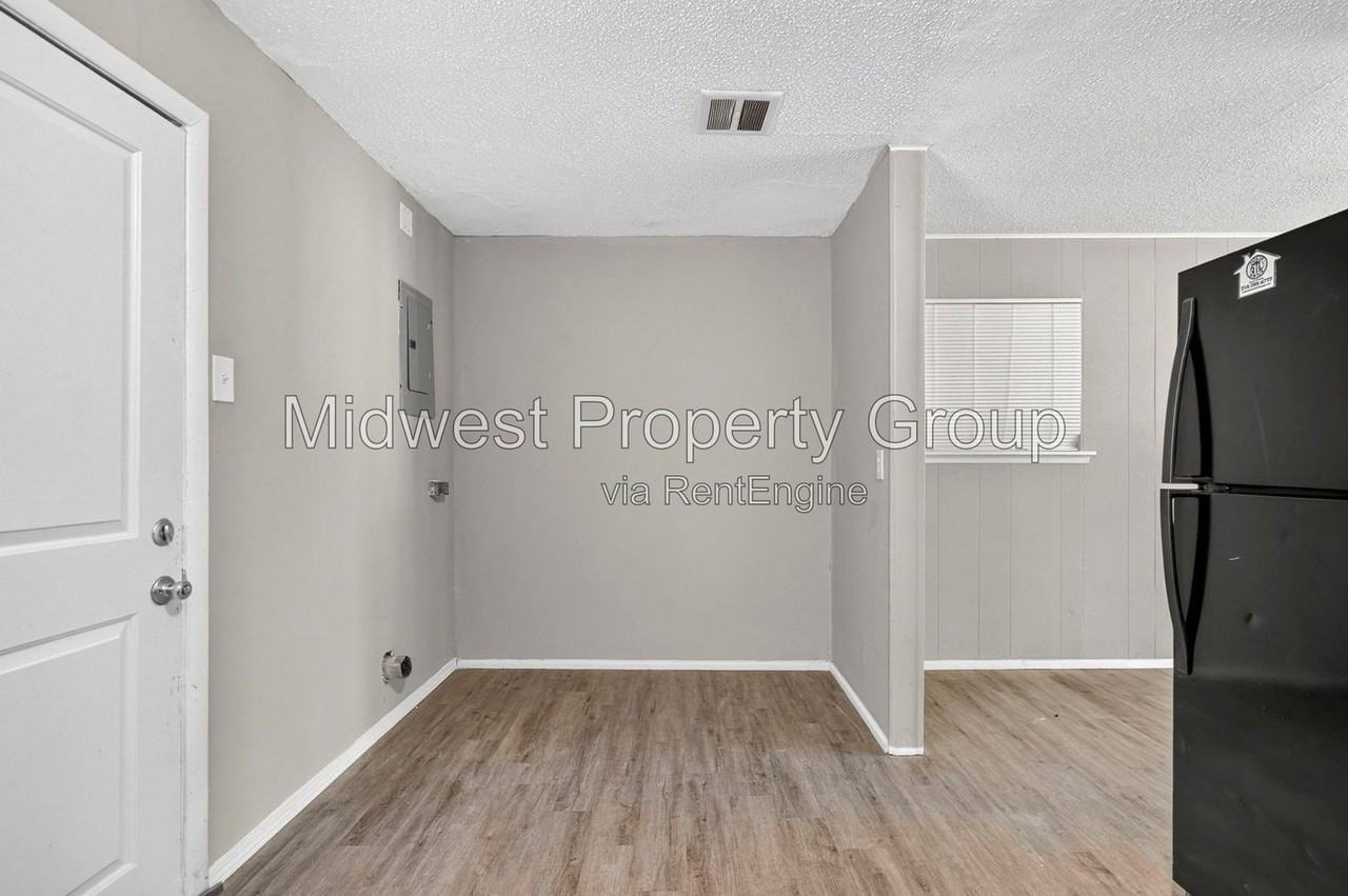 1446 Vero Dr - Photo 5 of 25